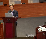 “친북 세력이 기생충처럼 아이들 세뇌”···국민의힘, 대정부질문을 ‘이념투쟁 장’으로