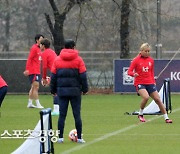 훈련하는 여자축구대표팀 선수들[스경포토]