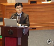 질문 듣는 한동훈 장관