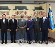 미국 하원 외교위원장 접견하는 윤석열 대통령