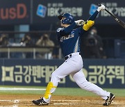 NC, 2회 김성욱 스리런 포함 8득점…두산에 9-3 압승