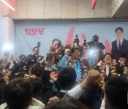 강성희, 전주을 국회의원 재선거서 당선... 진보당 첫 국회의원