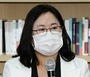 '조국흑서' 권경애 학폭 소송 불출석 패소에…변협 "징계 추진"