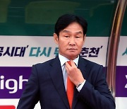 위기 때 강한 ‘최용수 리더십’…긍정의 힘 전파, 제주전 첫승 정조준