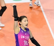 [포토]김연경, 관중 호응 유도하는 배구여제