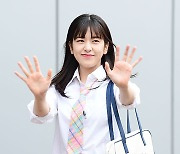 안유진 ‘손인사를 날리며’ [MK포토]