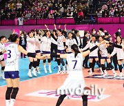 [MD포토] 한국도로공사 '2연패 뒤 3연승으로 챔피언 등극'