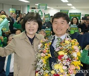 천창수 당선인과 노옥희 교육감 동생