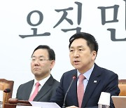 與 지지율 하락·설화 악재 반전 카드… 실현가능성은 미지수