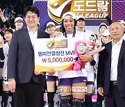 [포토S] 캣벨, 챔피언 결정전 MVP