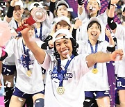 캣벨 '챔피언결정전 MVP'[포토]