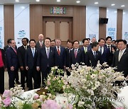 국제박람회기구 실사단 환송 만찬장 방문한 윤석열 대통령