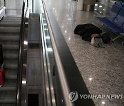 APTOPIX Argentina Homeless Living at the Airport