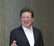 [포토]이승기-이다인 결혼식 참석한 김용건