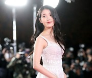 아이유, 드라마 회당 출연료 5억 원?…"사실무근" 부인