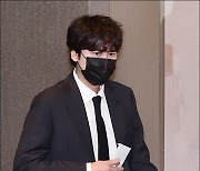 슈퍼주니어 규현, '축의금 손에 꼭 들고' [MD포토]