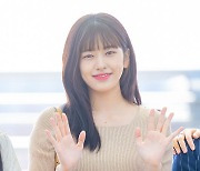 아이브 안유진,'보조개 미소로 손인사' [사진]