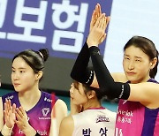 김연경 “‘현역 VS 은퇴’ 팬들 생각 하지 않을 수 없어요”