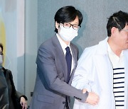 유재석, 이경규 팔짱 끼고 이승기♥이다인 결혼식 참석 [SE★포토]