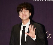 [TD포토] 규현 '이승기 형님 먼저 장가가네요~'