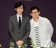 [TD포토] 유재석 '이경규 선배와 함께 이승기 결혼식 왔어요'