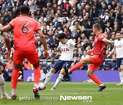 ‘손흥민 100호골’ 토트넘, 브라이튼과 전반 1-1 동점