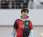 FC서울 경기 시축자로 나선 가수 임영웅