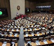 양곡법 재의결에 쌍특검까지…첩첩산중 4월 국회