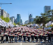 "인간다운 삶 위해" 국회 앞에 모인 화물 노동자들