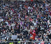 [ST포토] 프로축구 관중석 꽉 채운 '영웅시대'