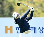 [ST포토] 김아현 '파워풀한 티샷'