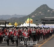 [포토]도심에서 열린 2023 부활절 퍼레이드