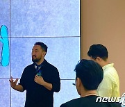 명화 속 '풍덩' 백곰 한마리…갤러리현대, 사이먼 후지와라展