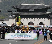 '부활절 퍼레이드 출발합니다'