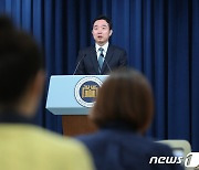 尹 "예수 부활, 인류가 사랑의 실천으로 새롭게 태어날 수 있다는 구원의 메시지"