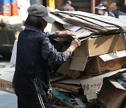 1인 가구 절반은 빈곤…독거노인은 10명 중 7명 '빈곤층'