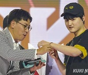 성장만 하길 바랐는데… 우승컵 안긴 젠지 막내 [LCK]