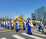 언약궤와 마칭밴드, 태권도 시범단까지 “해피 이스터”