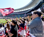 기아챔피언스필드 가득채운 관중