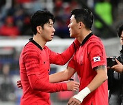 '100호골 손흥민' 김민재 축하... "감사하고 사랑합니다"