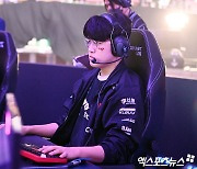 '3 대 0은 안 돼!' T1, 기세 끌어올리며 '3세트 승리' [LCK 결승]