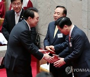 부활절 축사 마친 윤석열 대통령