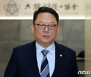 상임이사회 참석하는 김영훈 변협 회장