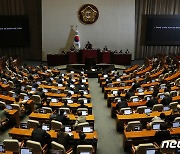 선거제 둔 헌정사 최초 전원위…與 "의원 정수 줄이자" 野 "비례 늘리자"