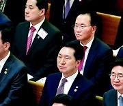 與, 김기현 지도부 놓고 내홍…“이대론 총선 어려워” vs “성급한 흔들기”