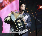 김연경의 MVP 싹쓸이 "현역 연장 결정, FA 협상 중"