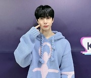 몬스타엑스 형원, SBS ‘인기가요’ 성공적인 MC 신고식…스페셜 무대서 달콤한 매력 발산