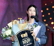 김연경 ‘개인통산 5번째 정규리그 MVP’ [MK포토]