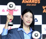 김연경 ‘MVP와 베스트7, 2관왕 수상’ [MK포토]