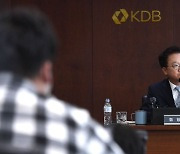 강석훈 산은 회장, 부산 간다… 지방 이전기관 제출 후 본점 이전에 '속도'